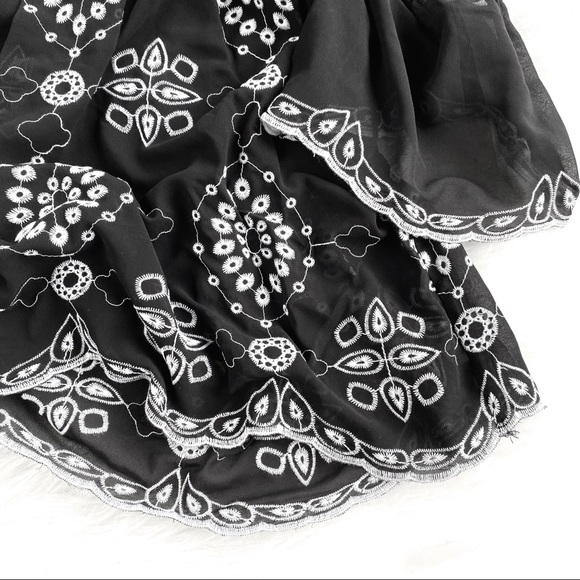 Romeo & Juliet Couture | eyelet embroidered dress - Picture 5 of 8